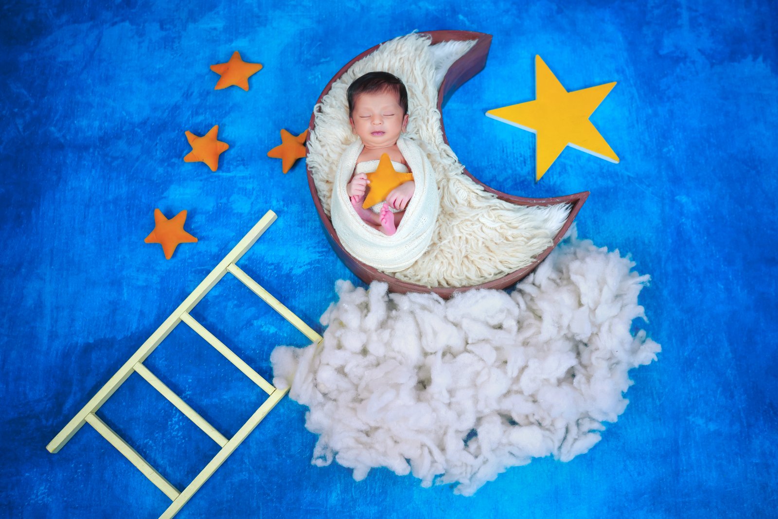 Representative newborn photography: Snuggled tight