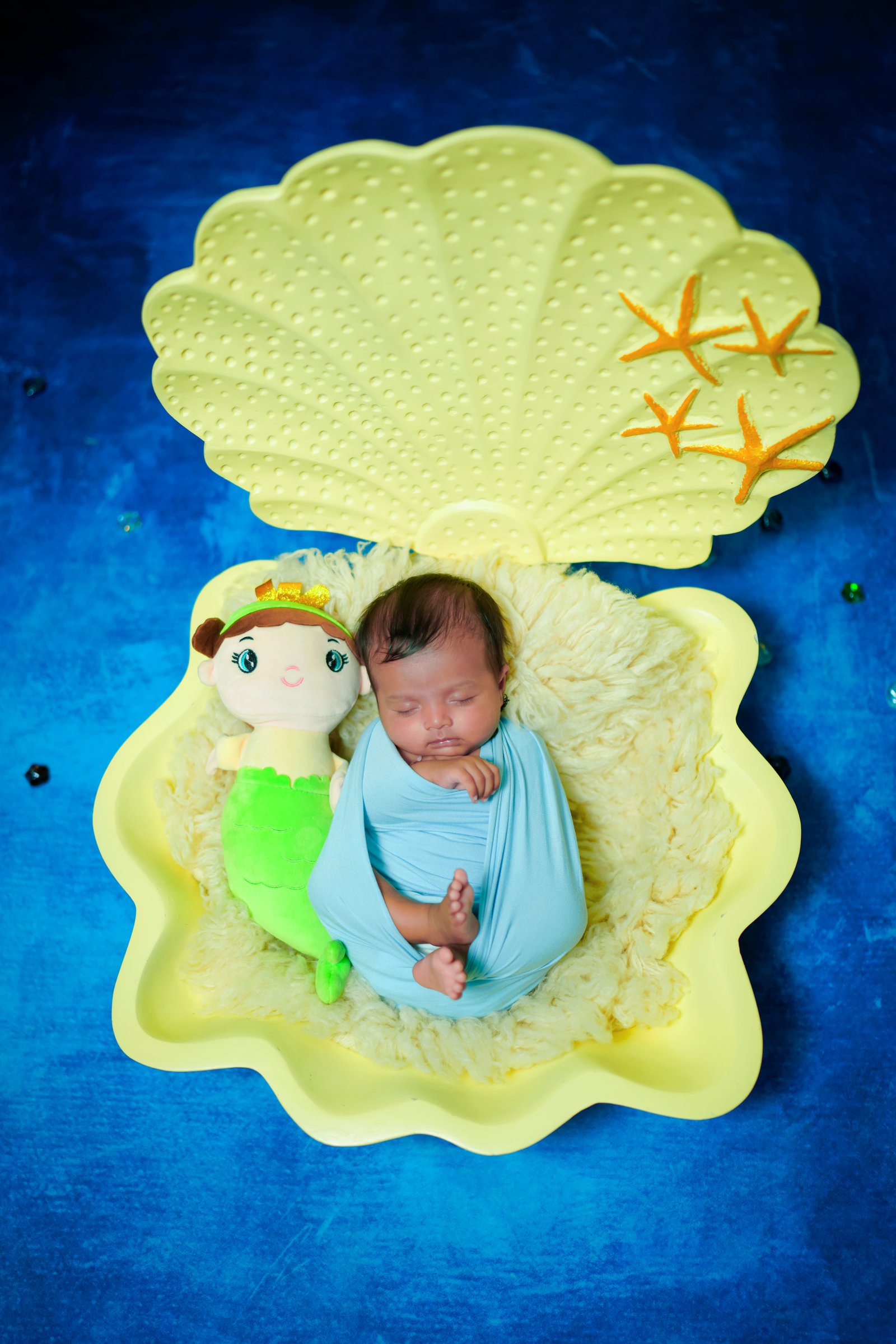 Representative newborn photography: Golden slumber