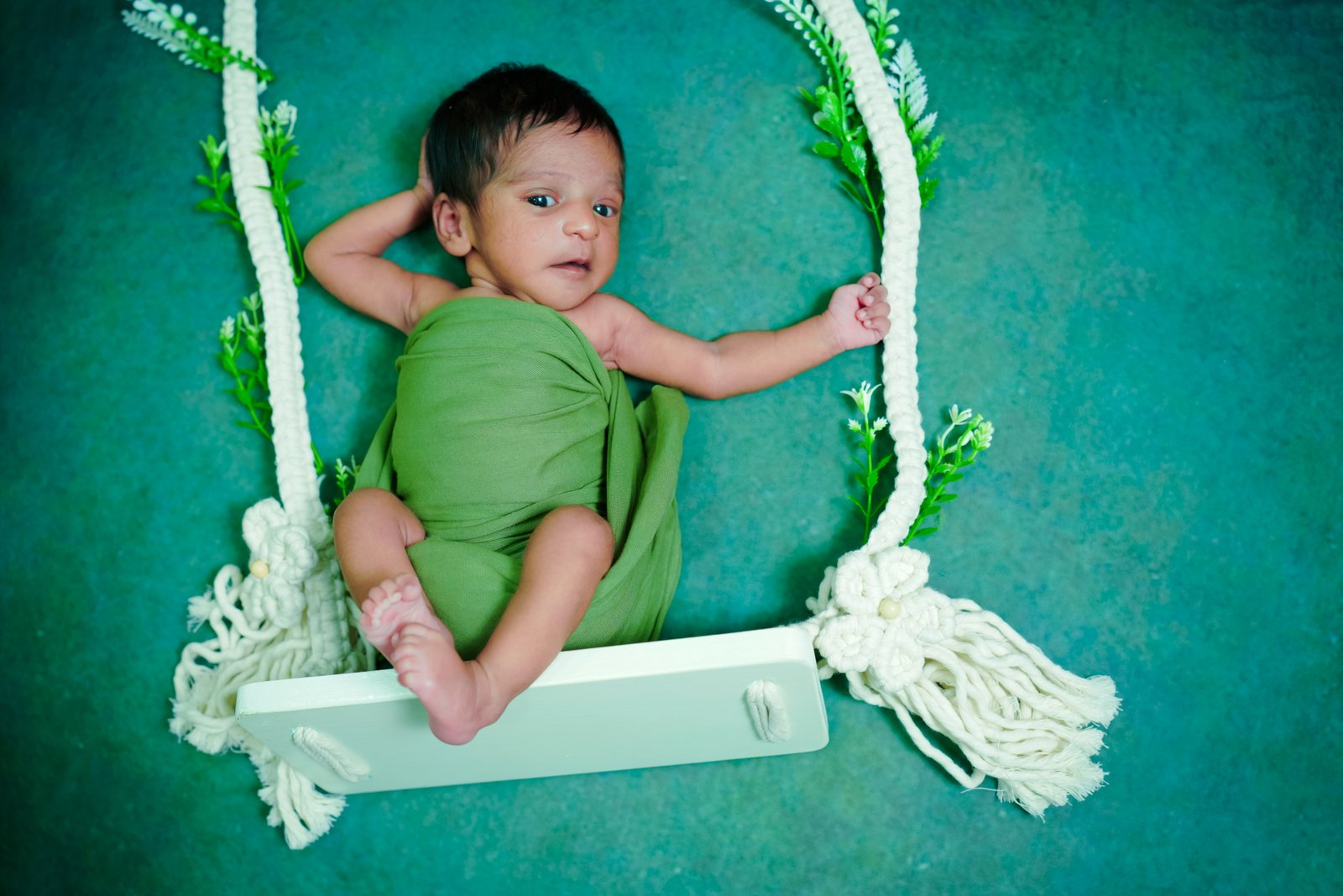 Representative newborn photography: Delicate bloom