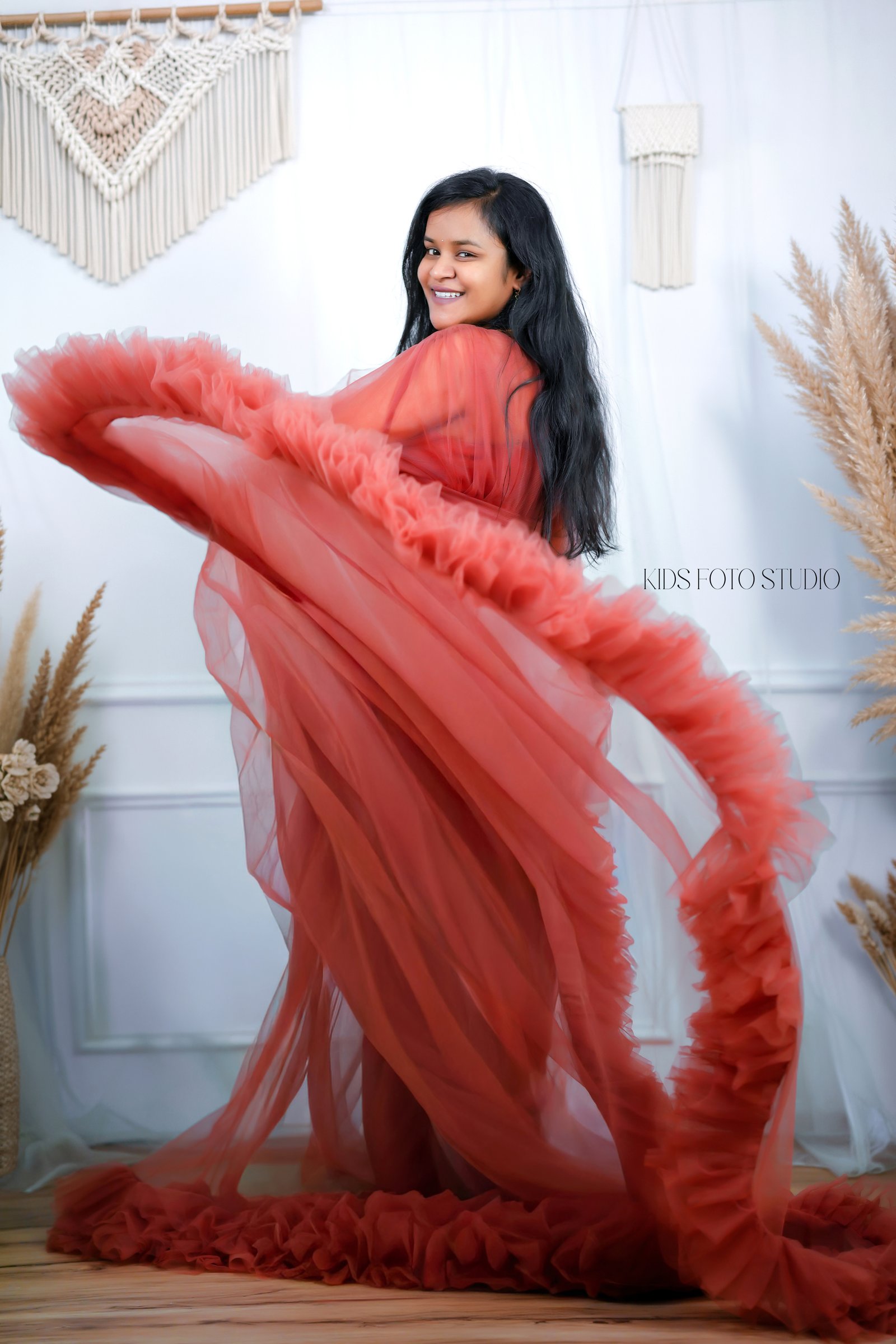 Representative maternity photography: Radiant Glow