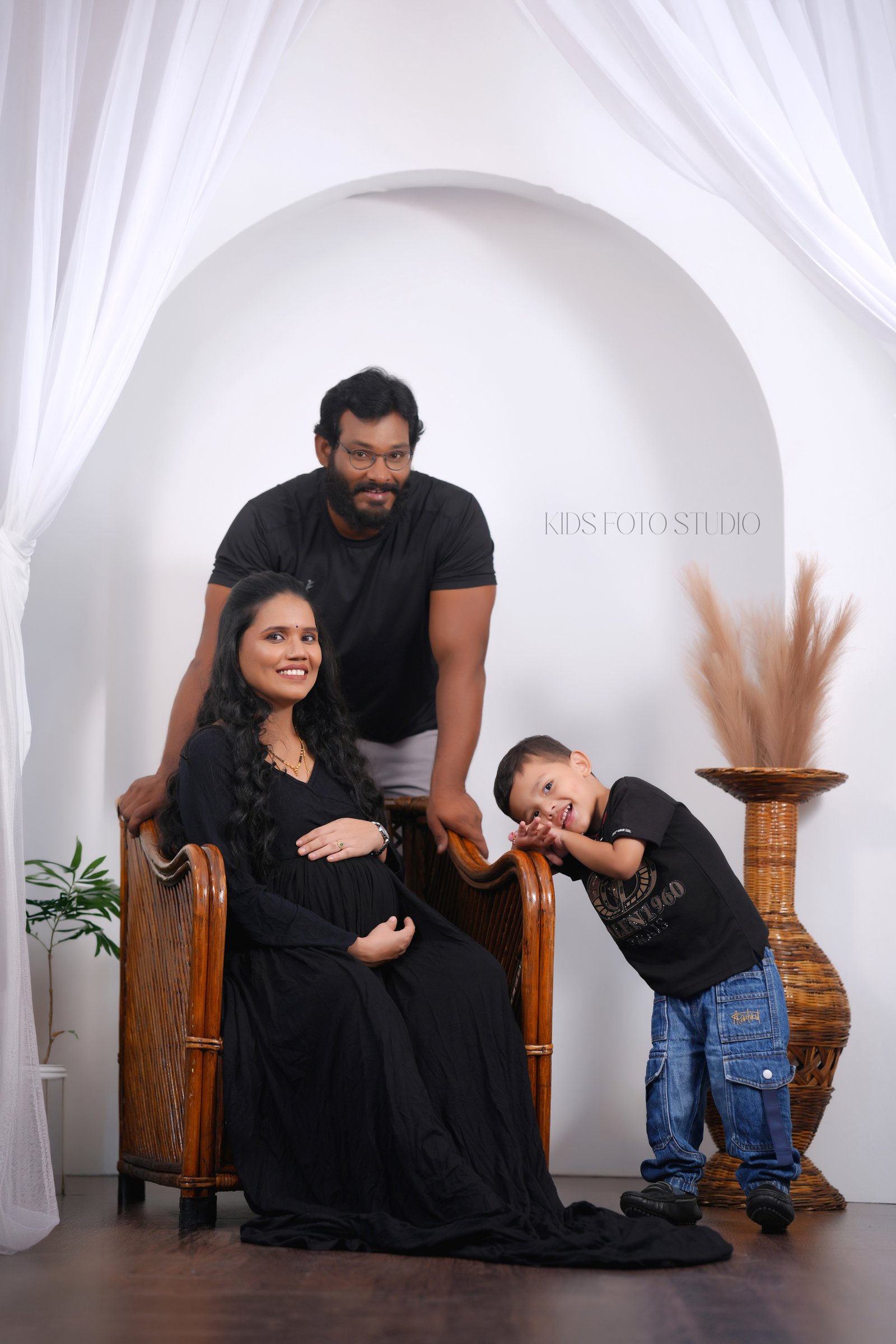 Representative maternity photography: Quiet Glow